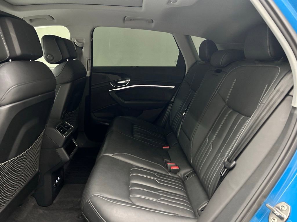 Used 2019 Audi e-tron Prestige w/ Prestige Package AWD/4WD image 14