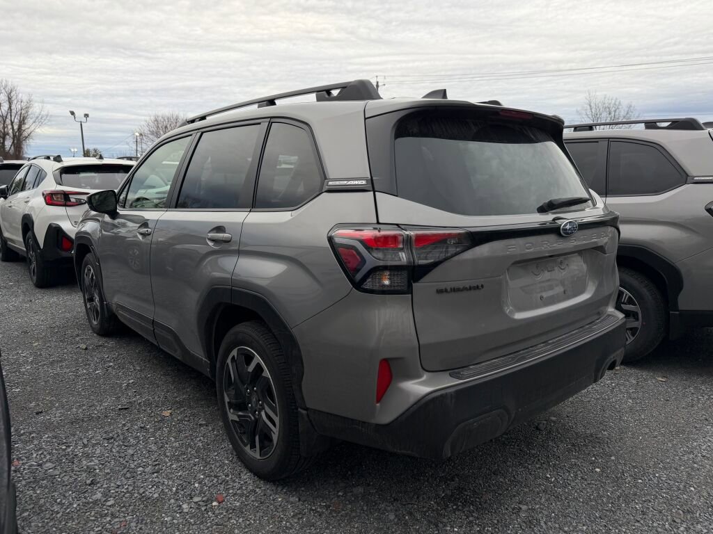 Used 2025 Subaru Forester Limited AWD/4WD image 7