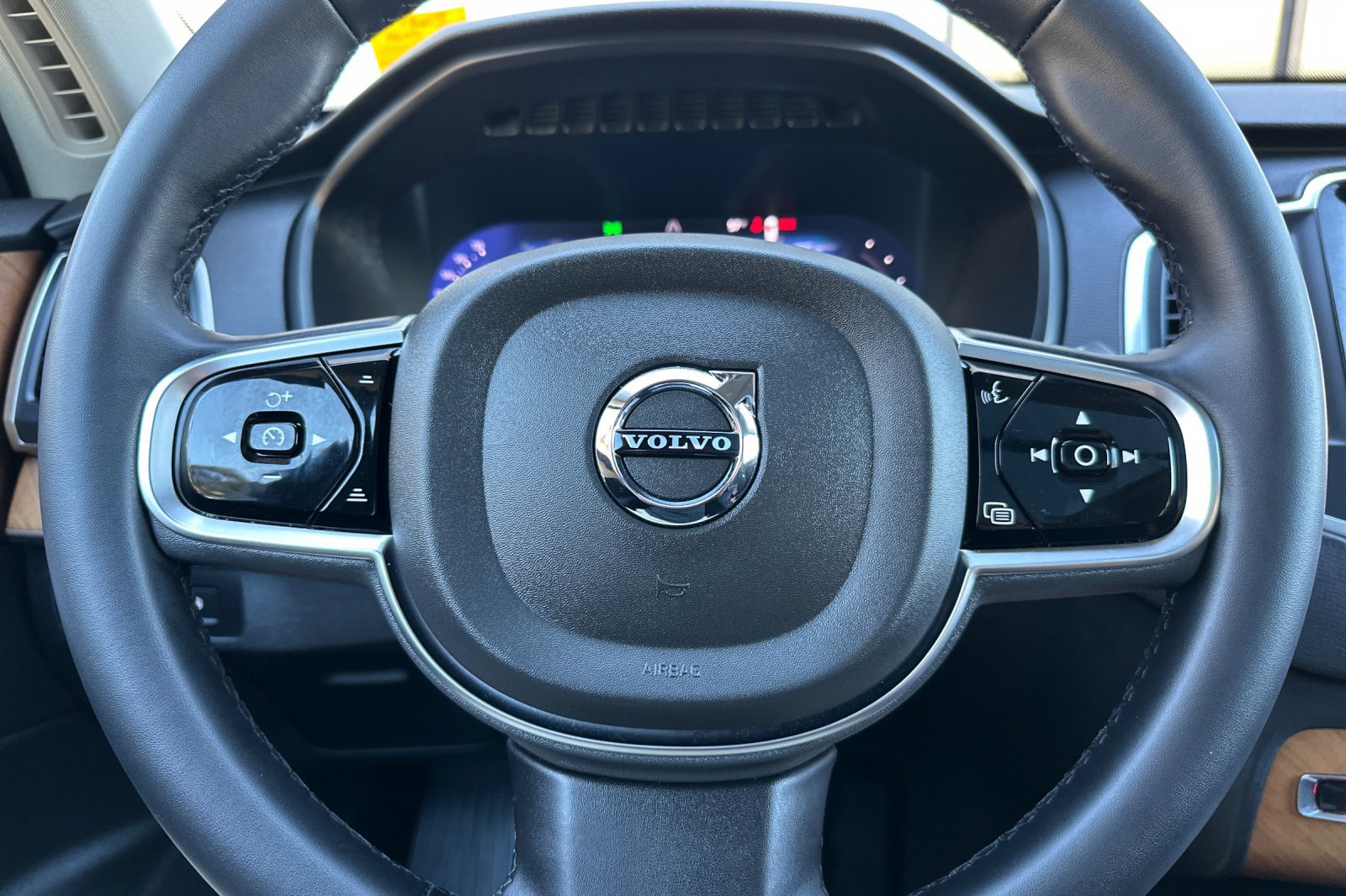 Certified 2024 Volvo XC90 T8 Core w/ Protection Package Premier image 27