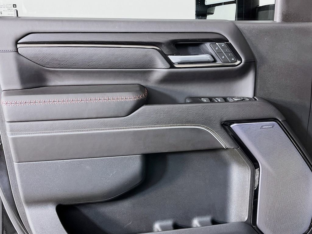 Used 2025 GMC Sierra 2500 AT4X image 28
