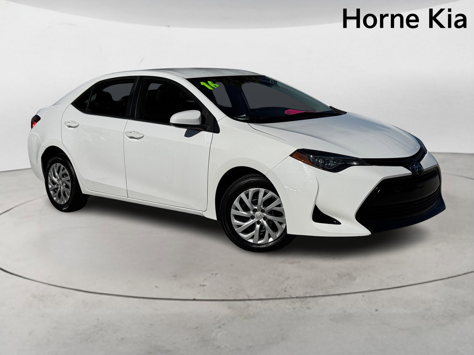 Used 2019 Toyota Corolla LE image 2