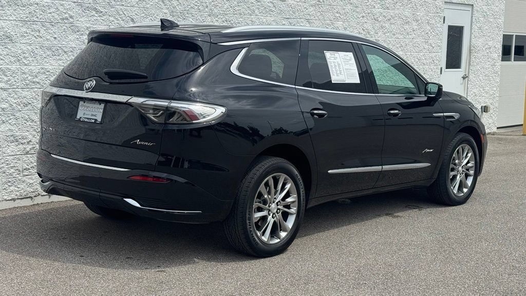 Used 2022 Buick Enclave Avenir w/ Avenir Technology Package AWD/4WD image 3