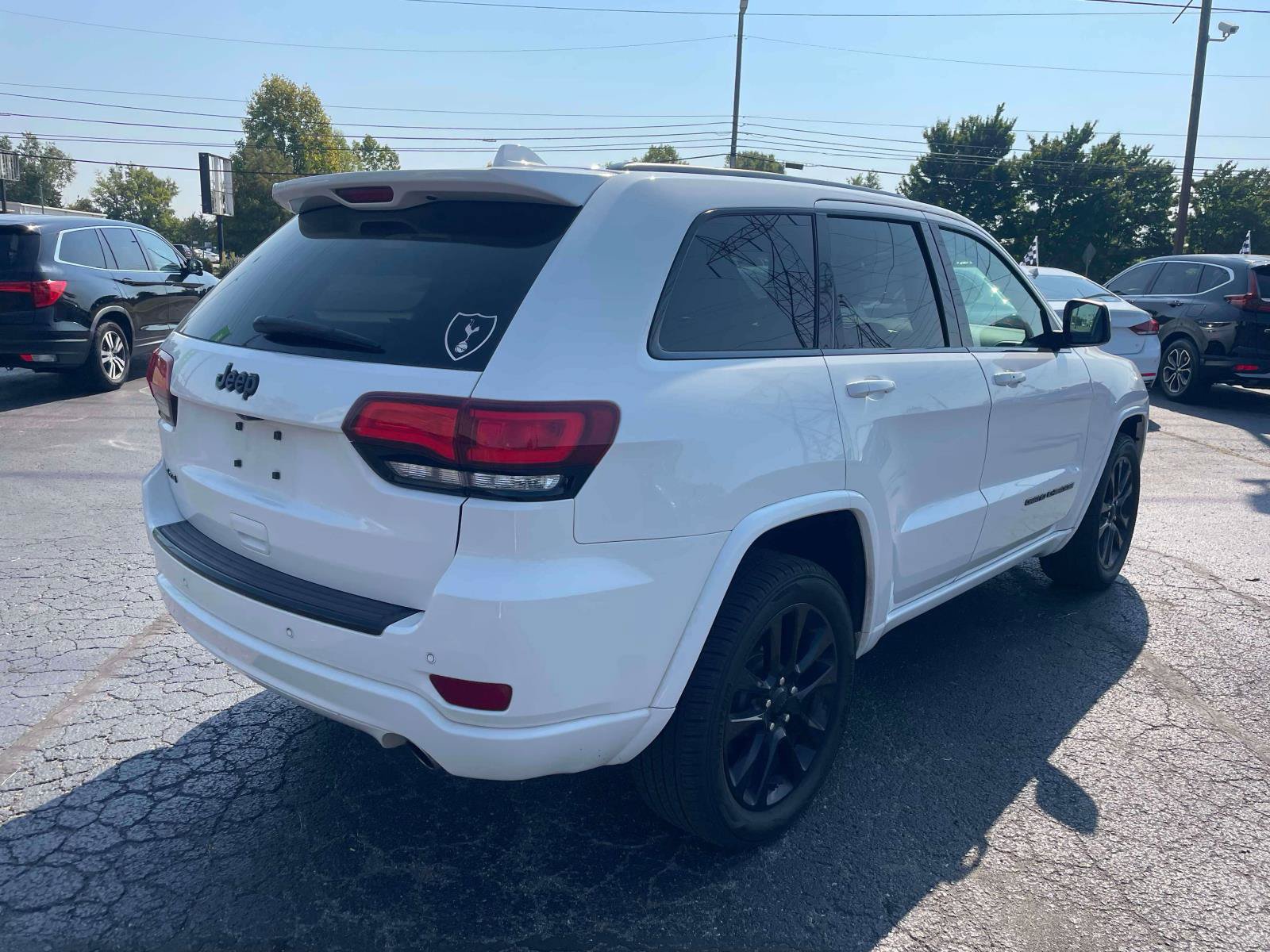 Used 2017 Jeep Grand Cherokee Altitude AWD/4WD image 8