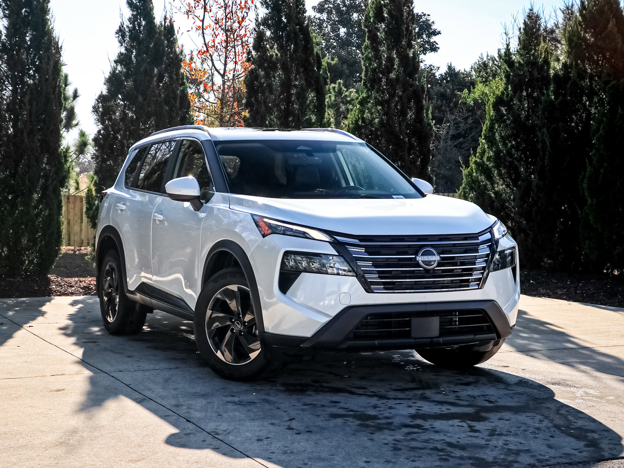 Used 2024 Nissan Rogue SV w/ SV Premium Package image 2