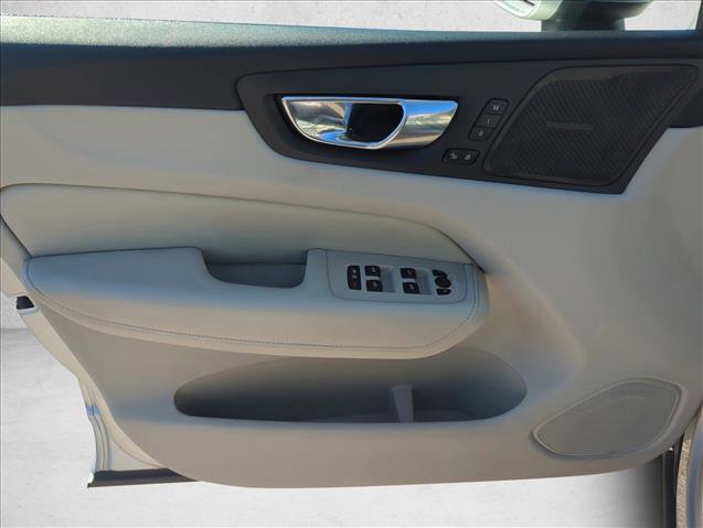 Used 2020 Volvo XC60 T6 Momentum w/ Protection Package Premier AWD/4WD image 7