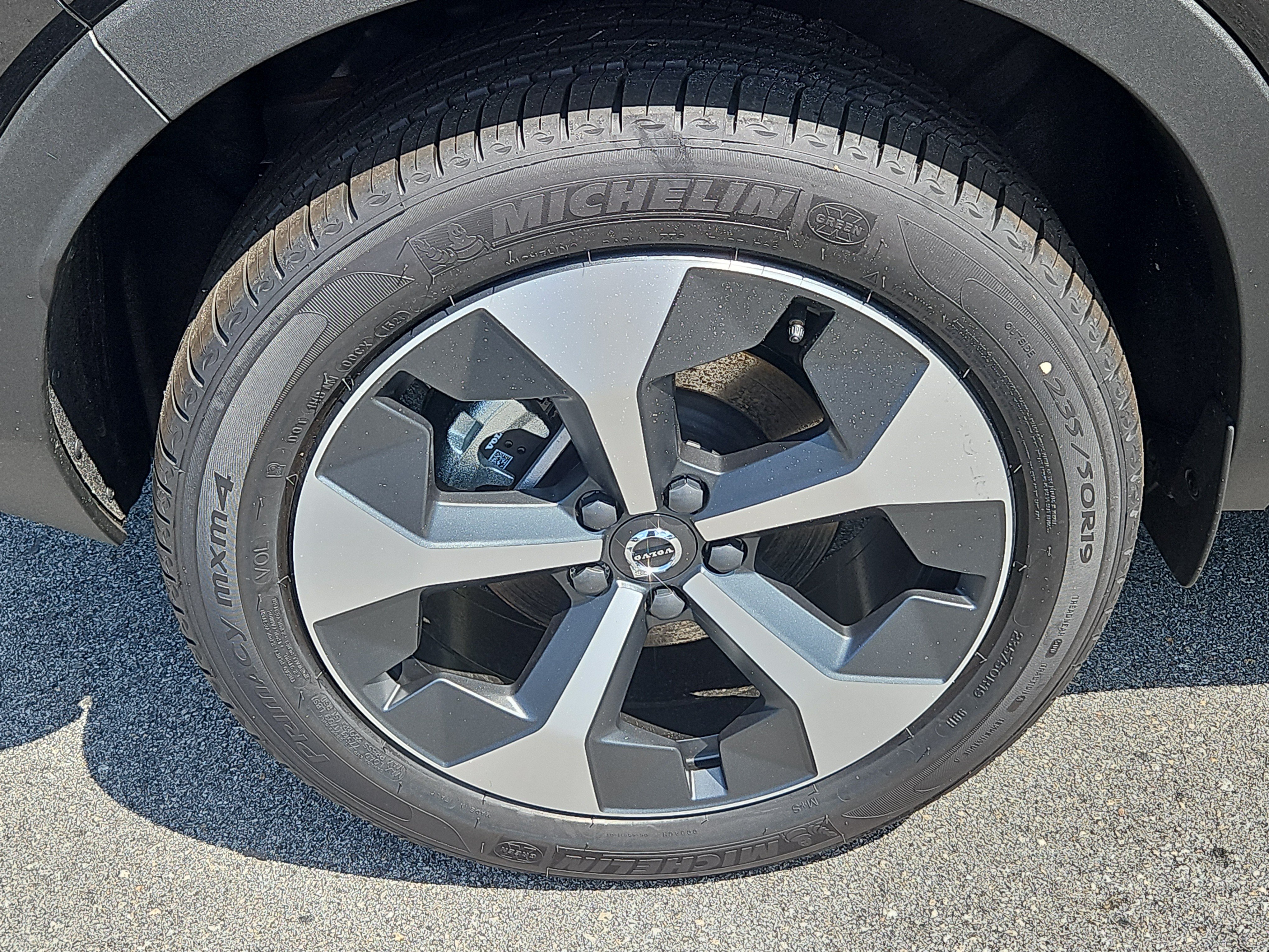 New 2026 Volvo XC40 B5 Plus w/ Protection Package Premier AWD/4WD image 19