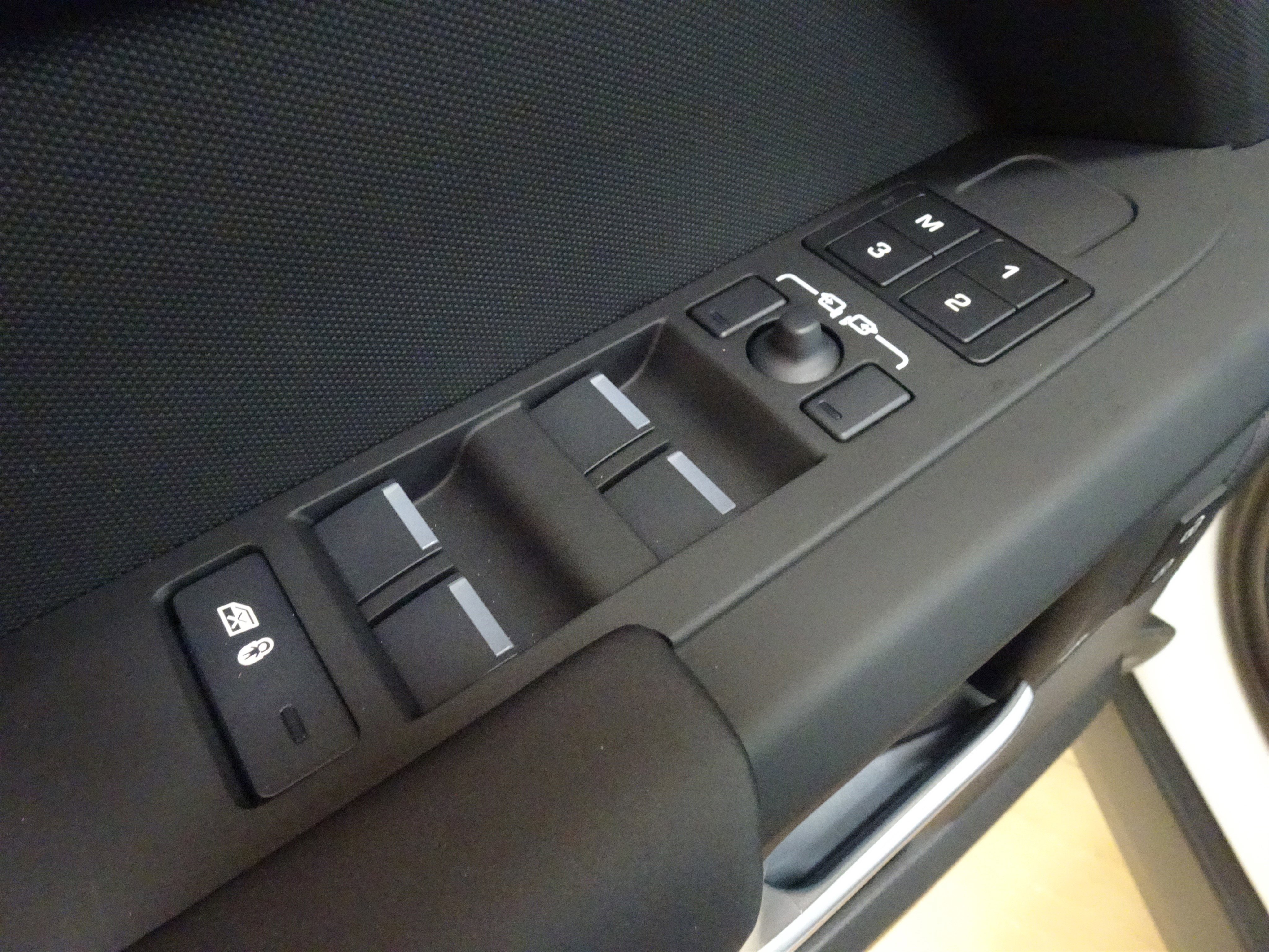 New 2026 Land Rover Defender 110 S image 28