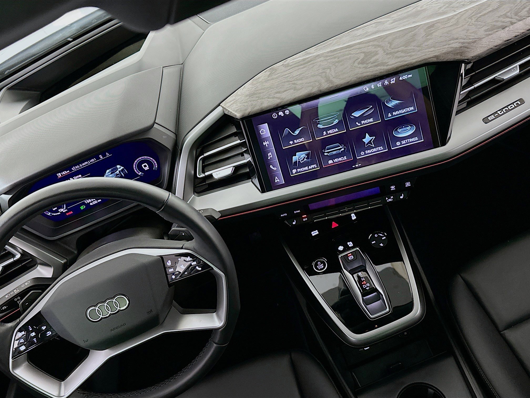 Used 2024 Audi Q4 e-tron Prestige image 19