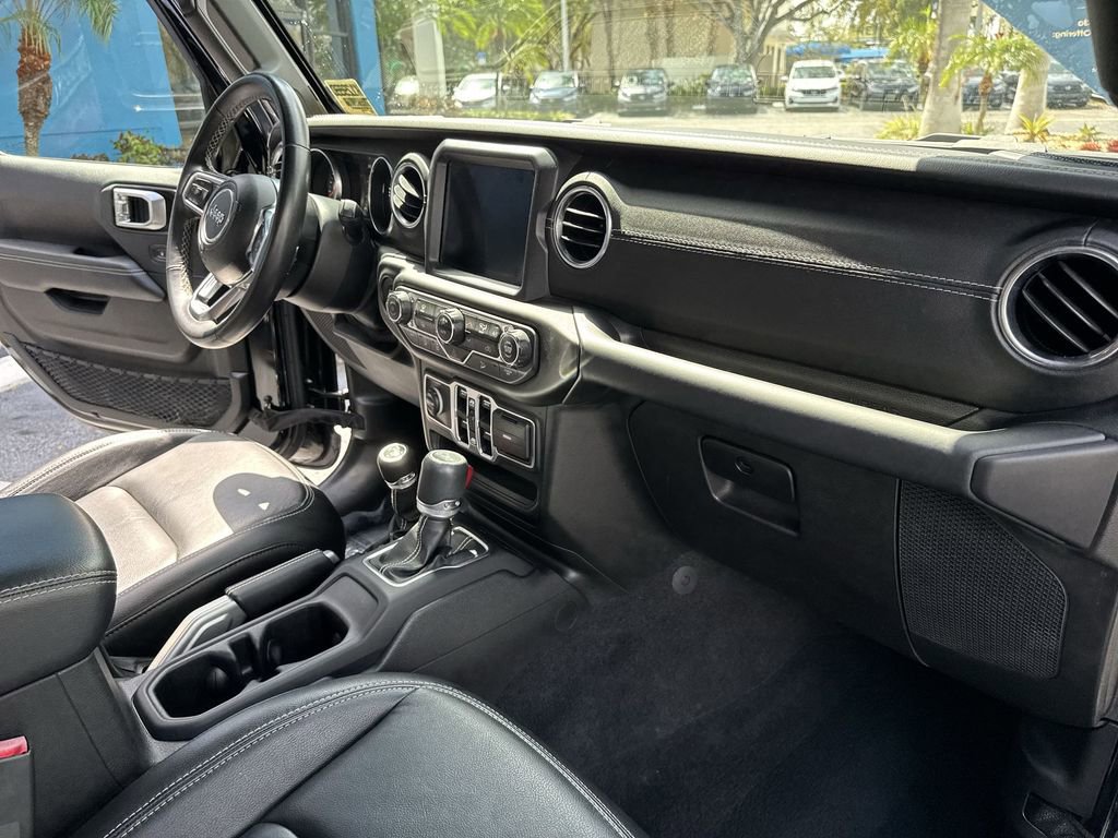 Used 2019 Jeep Wrangler Unlimited Sahara AWD/4WD image 28
