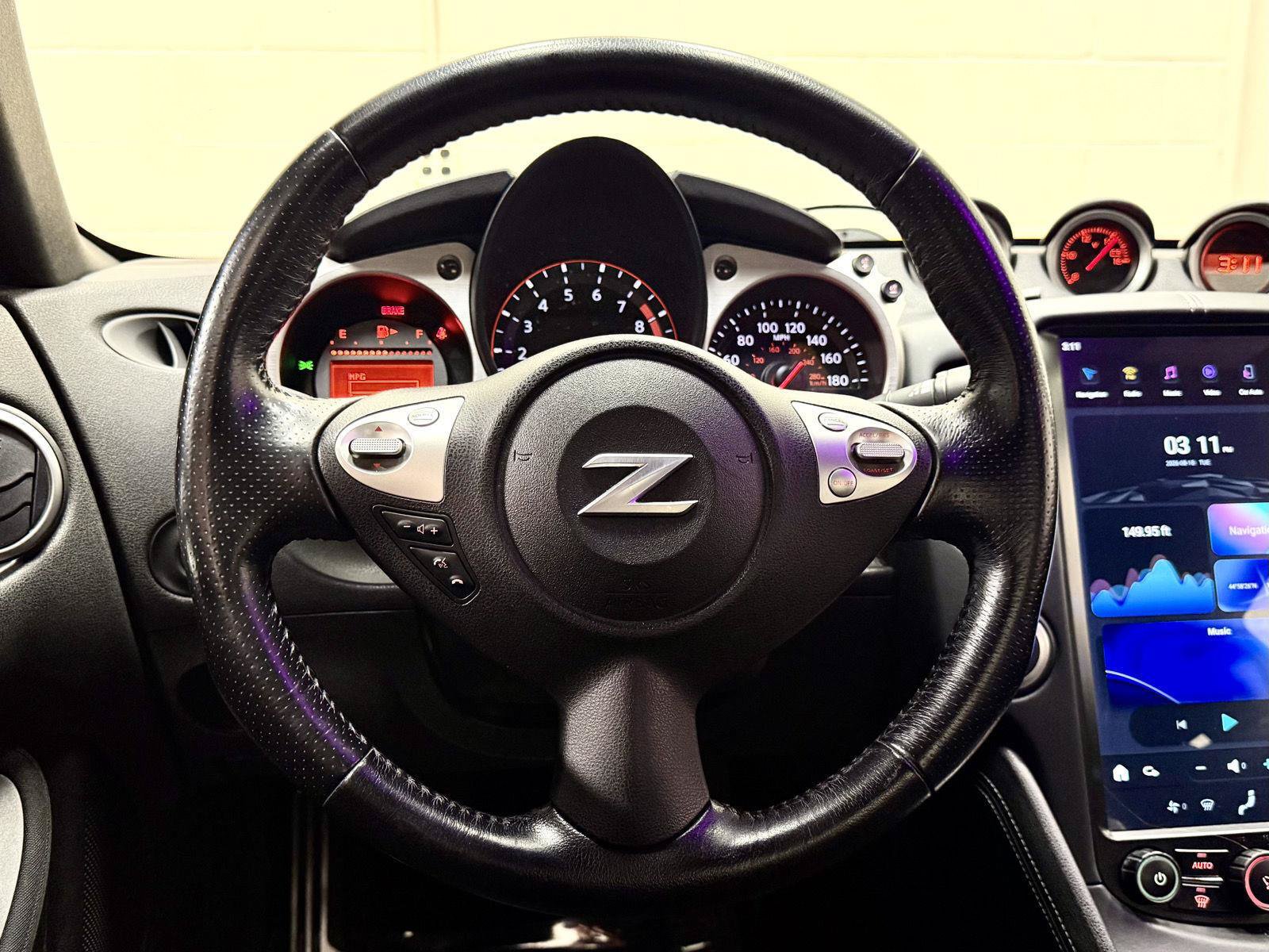 Used 2017 Nissan 370Z Coupe RWD image 18