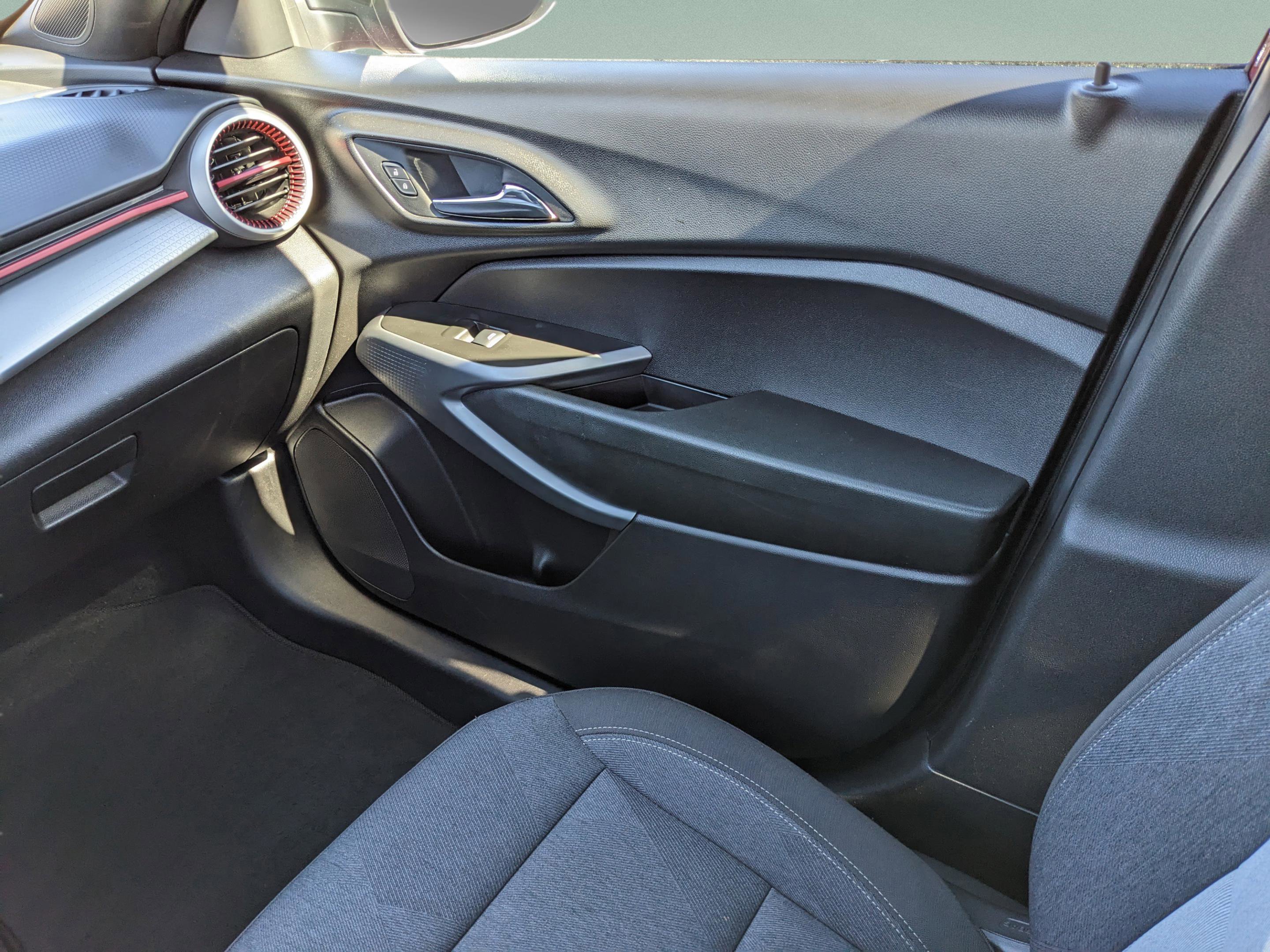 Used 2024 Chevrolet Trax RS image 14