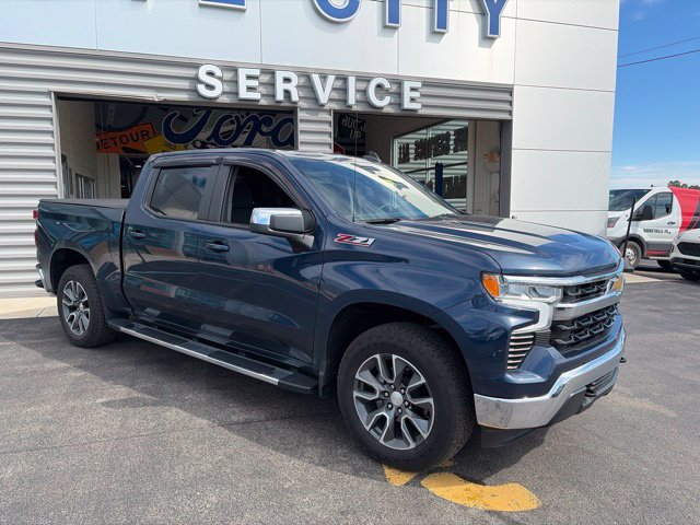 Used 2022 Chevrolet Silverado 1500 LT AWD/4WD image 4