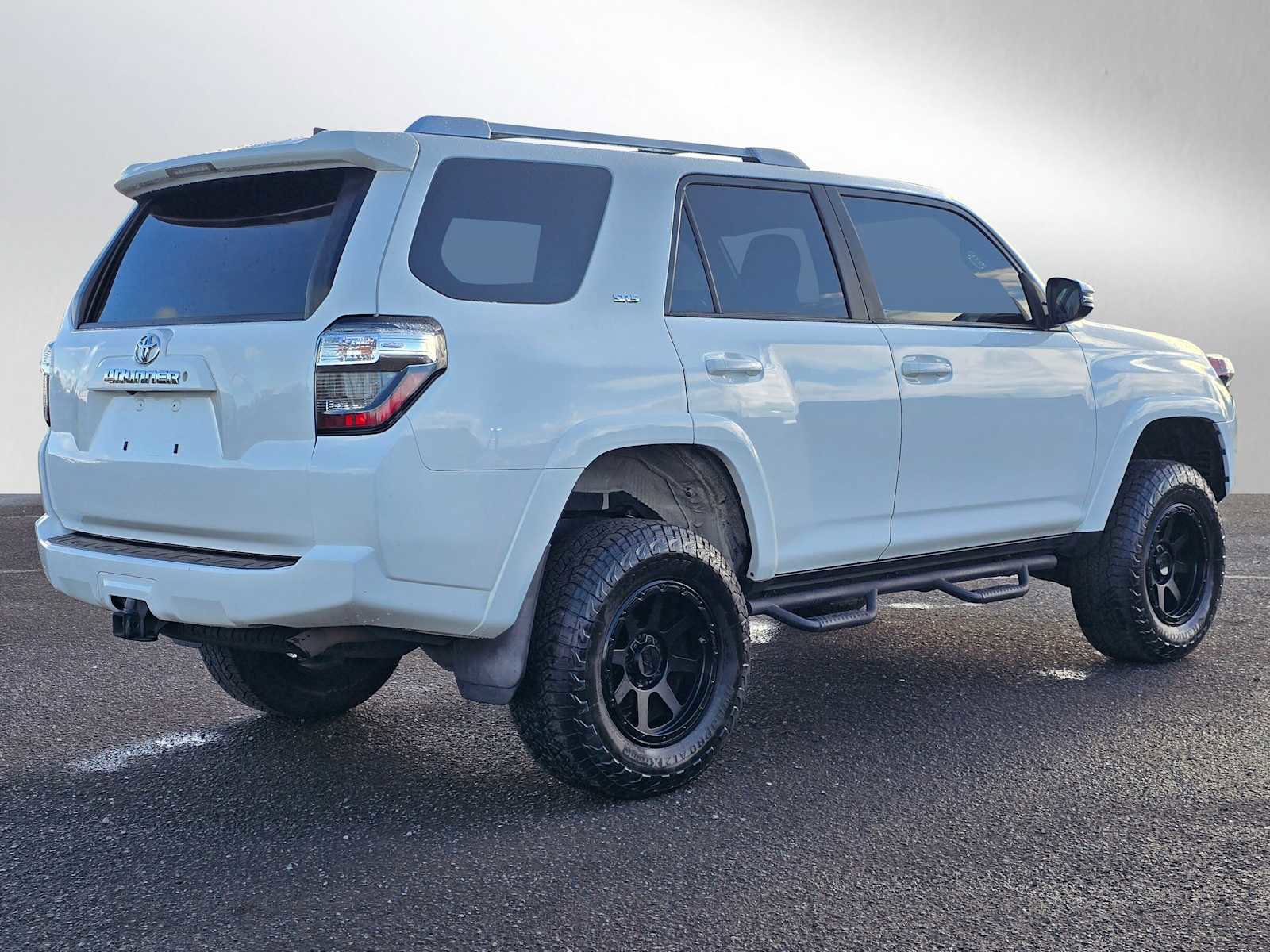 Used 2018 Toyota 4Runner SR5 Premium image 3