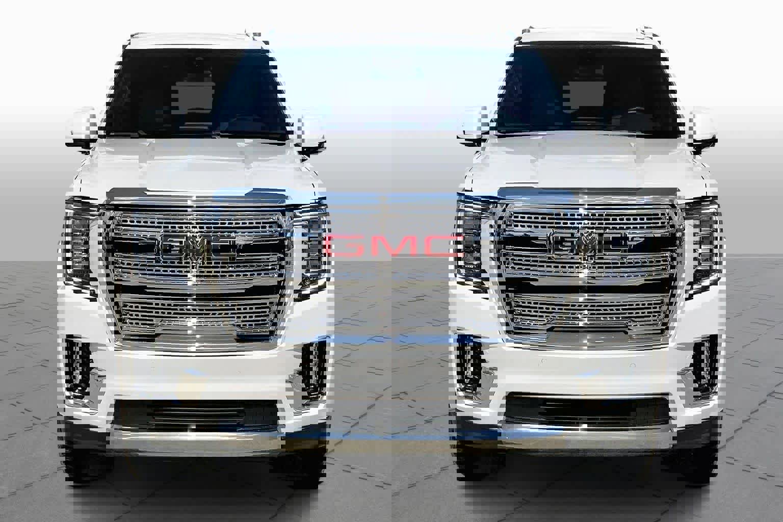 Used 2023 GMC Yukon SLT w/ SLT Premium Package AWD/4WD image 4