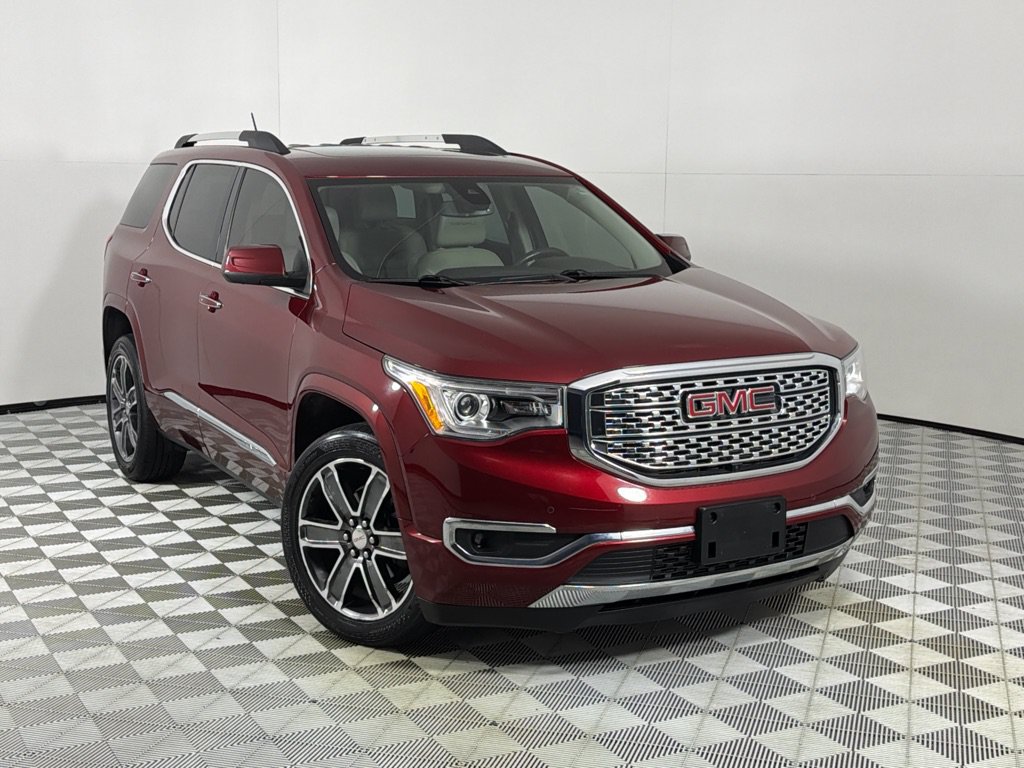 Used 2017 GMC Acadia Denali w/ Technology Package FWD image 2
