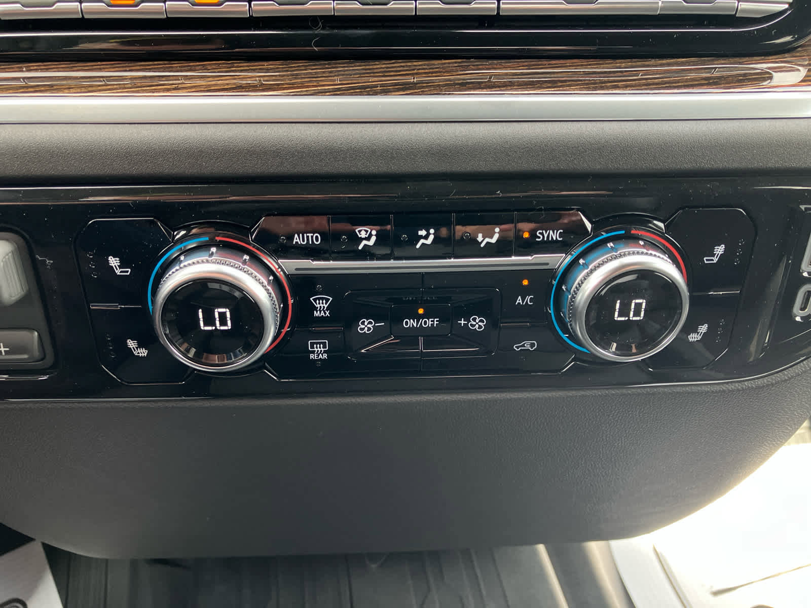 New 2026 GMC Sierra 1500 SLE w/ X31 Off-Road Package image 31