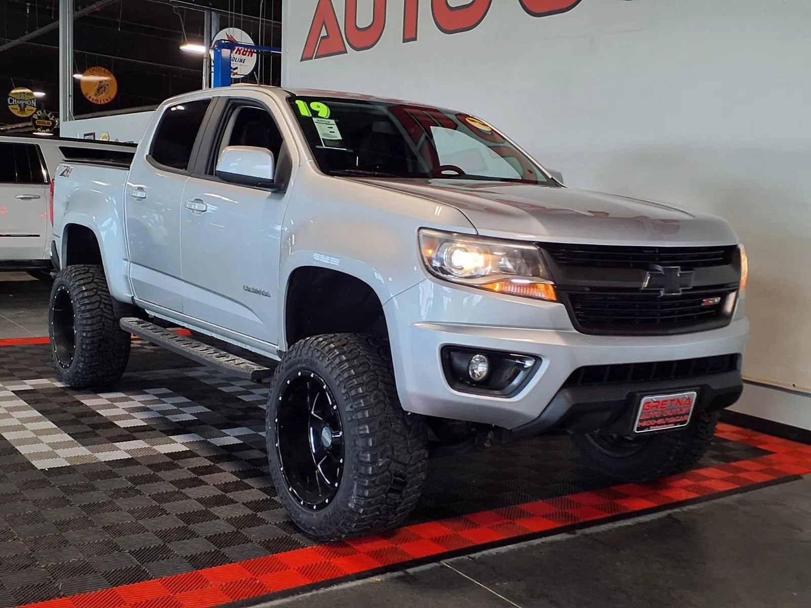 Used 2019 Chevrolet Colorado Z71 AWD/4WD image 2