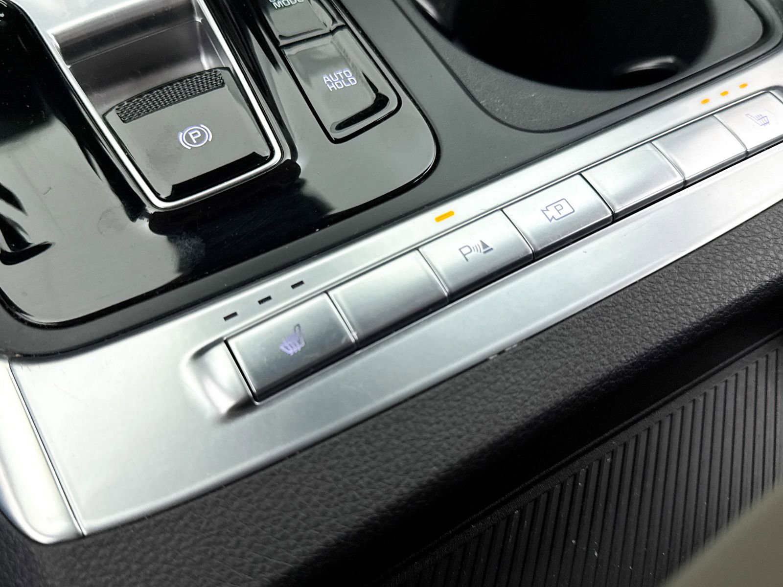 Used 2025 Kia Carnival EX image 26