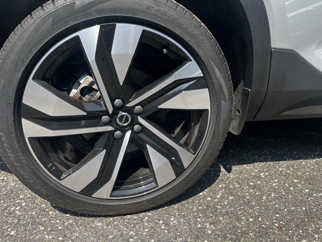 Certified 2023 Volvo XC40 B5 Plus w/ Protection Package Premier image 12