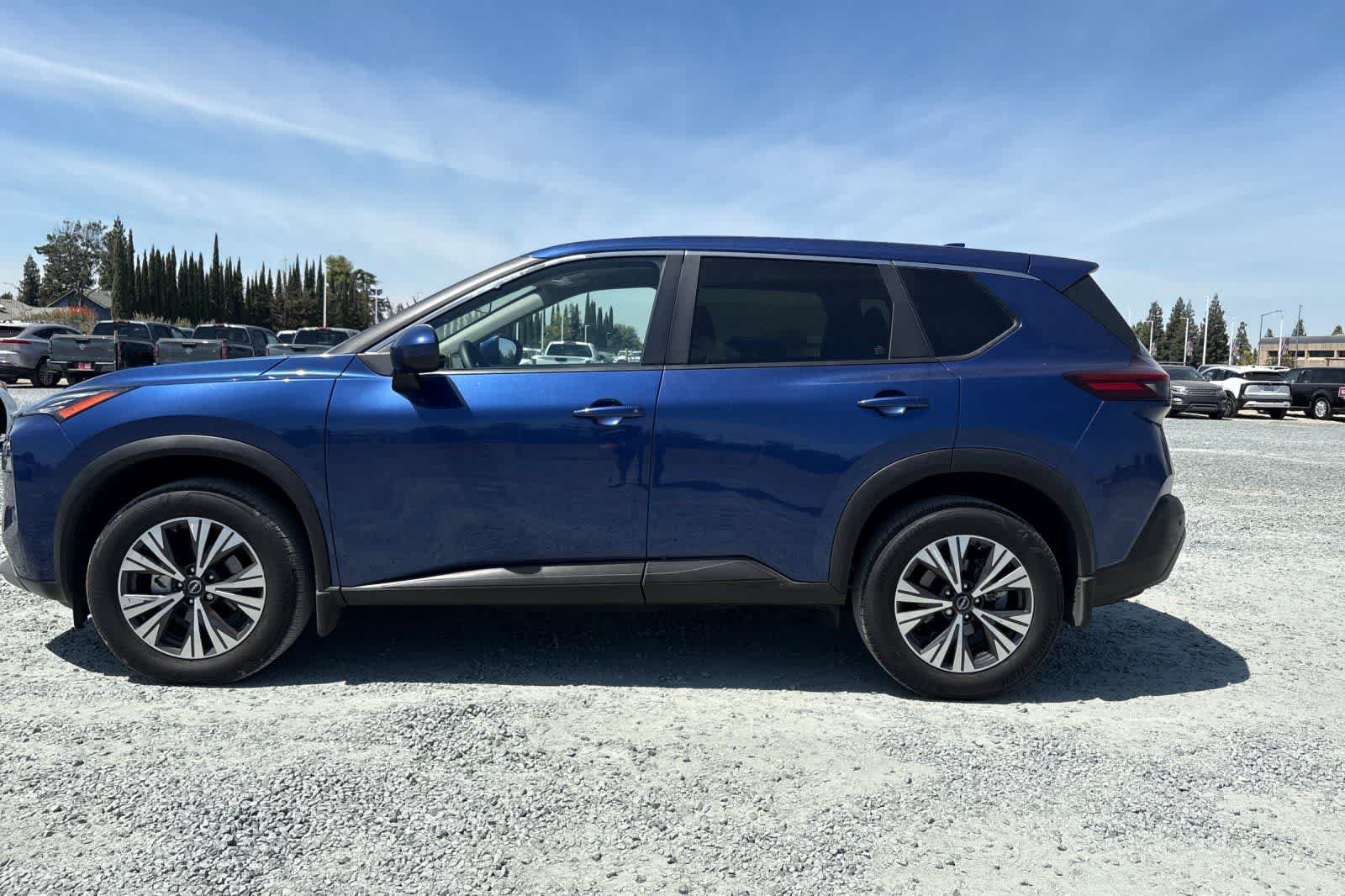 Used 2023 Nissan Rogue SV FWD image 6