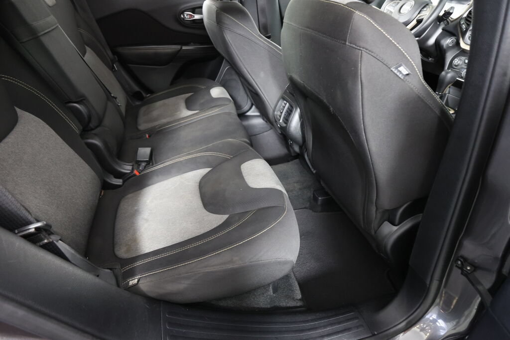 Used 2014 Jeep Cherokee Latitude FWD image 22