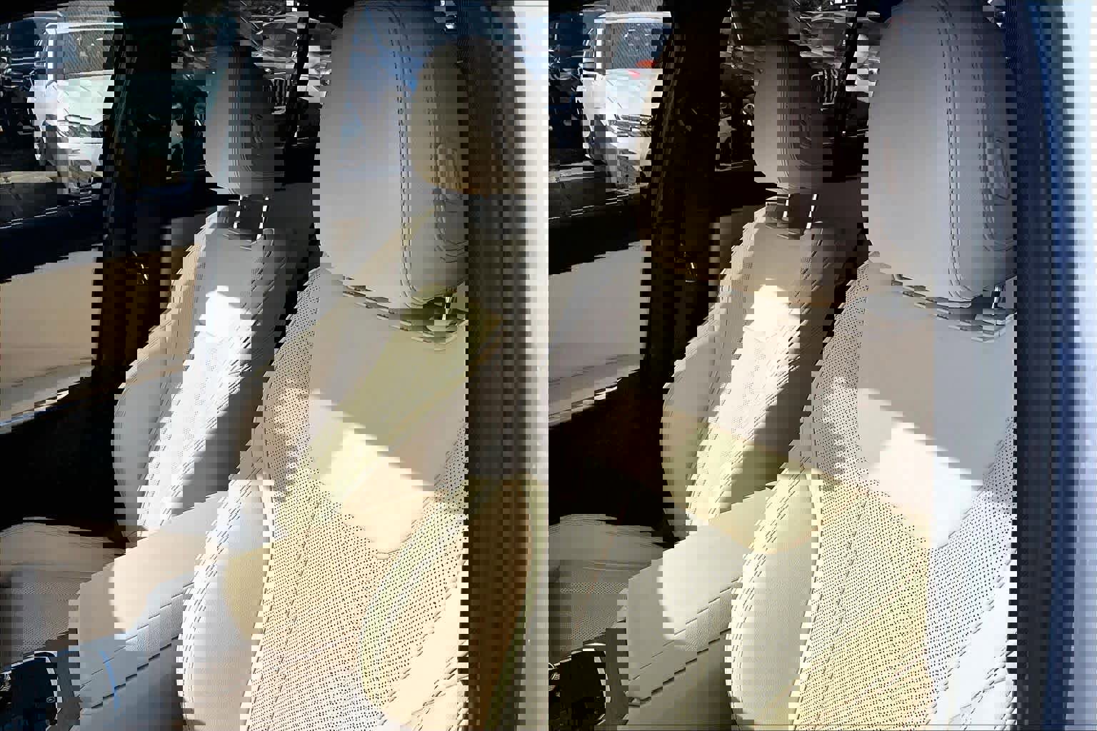 Used 2025 BMW 330i Sedan w/ Convenience Package image 6