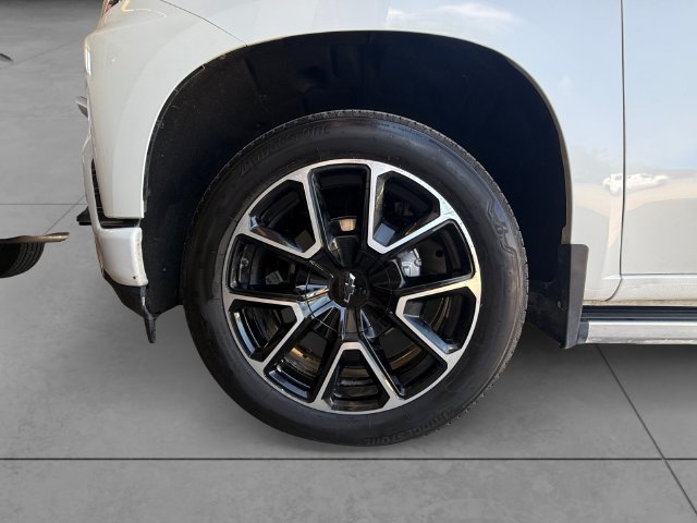 Used 2022 Chevrolet Silverado 1500 High Country w/ Technology Package AWD/4WD image 9