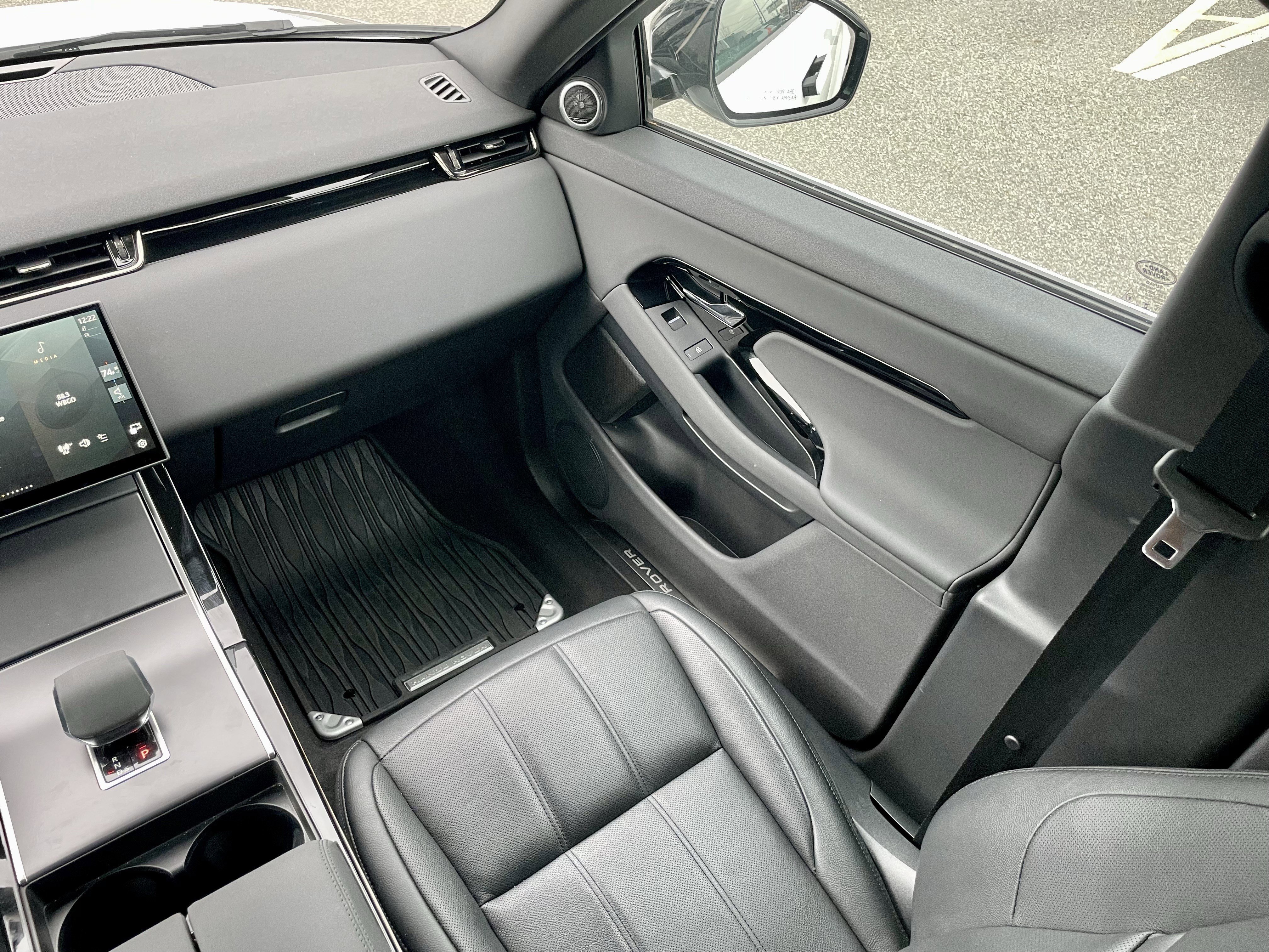 Certified 2024 Land Rover Range Rover Evoque Dynamic SE image 18