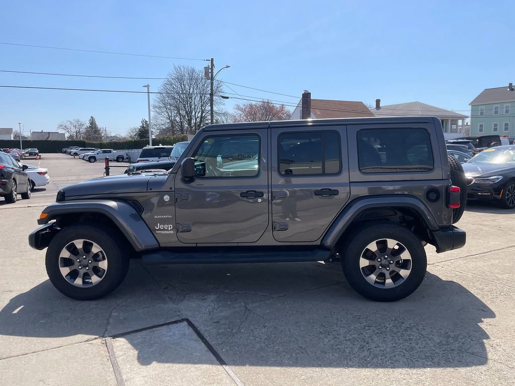 Used 2018 Jeep Wrangler Unlimited Sahara AWD/4WD image 9