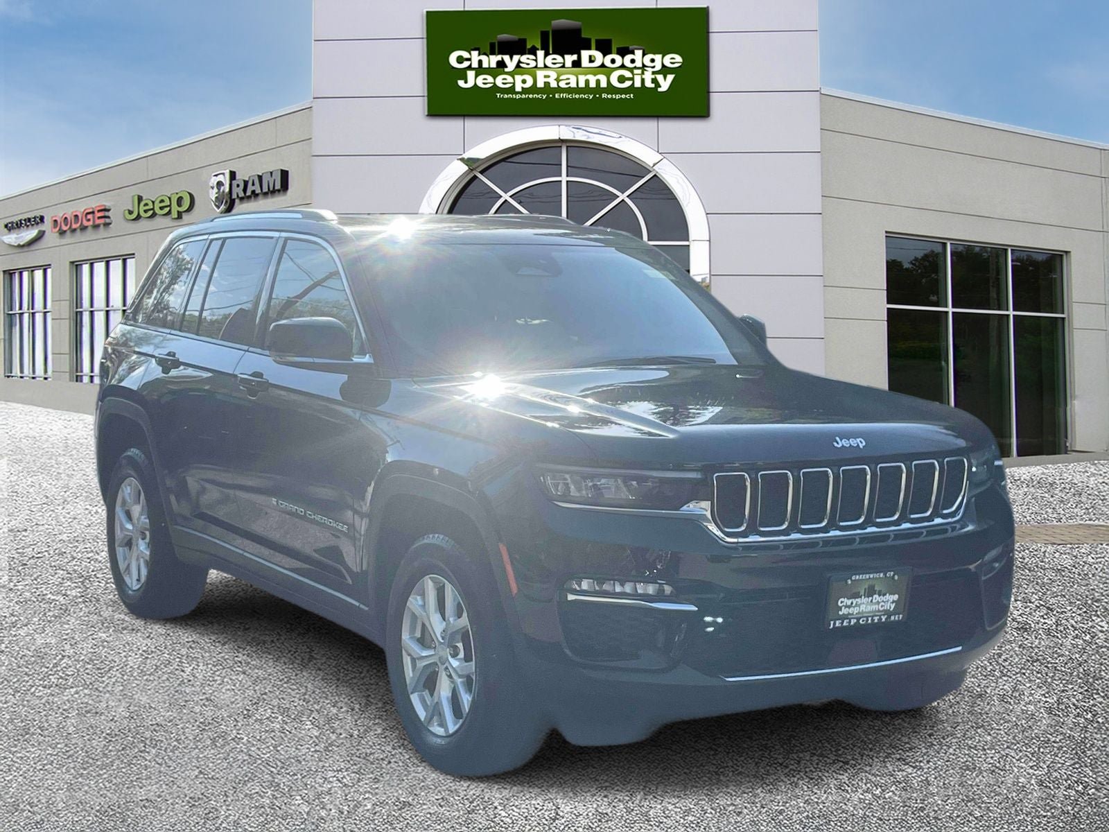 Used 2023 Jeep Grand Cherokee Limited AWD/4WD image 4