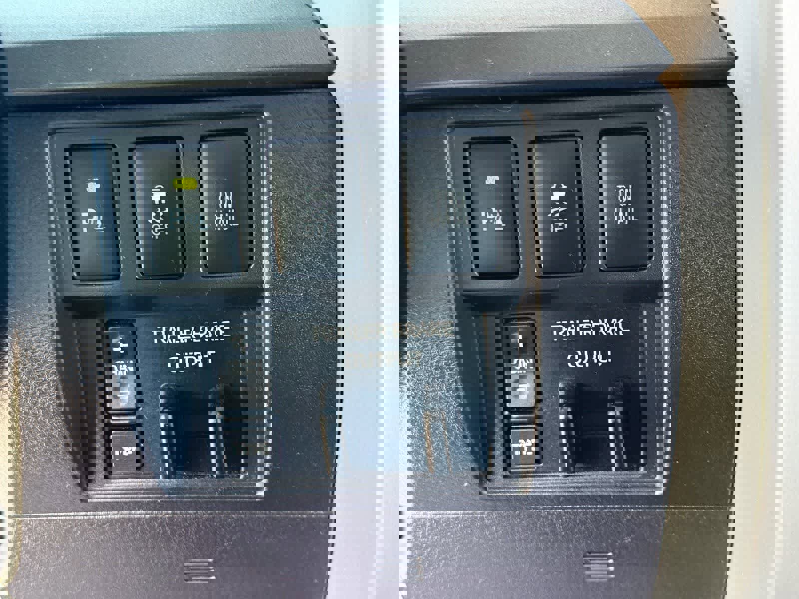 Used 2016 Toyota Tundra SR5 w/ TRD Off Road Package AWD/4WD image 15