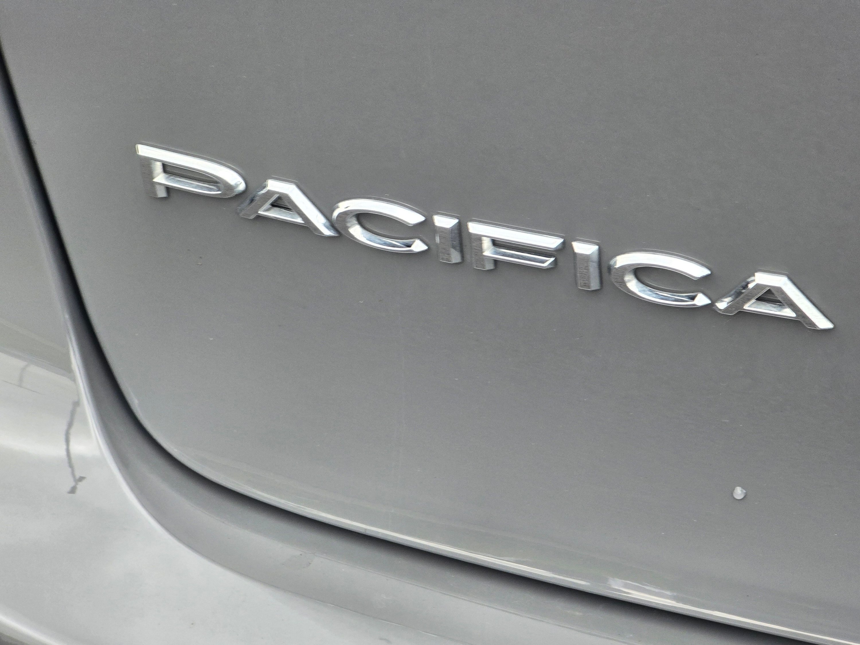 Used 2022 Chrysler Pacifica Limited FWD image 29