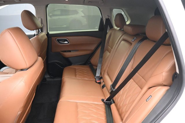 Used 2024 Nissan Rogue Platinum FWD image 23