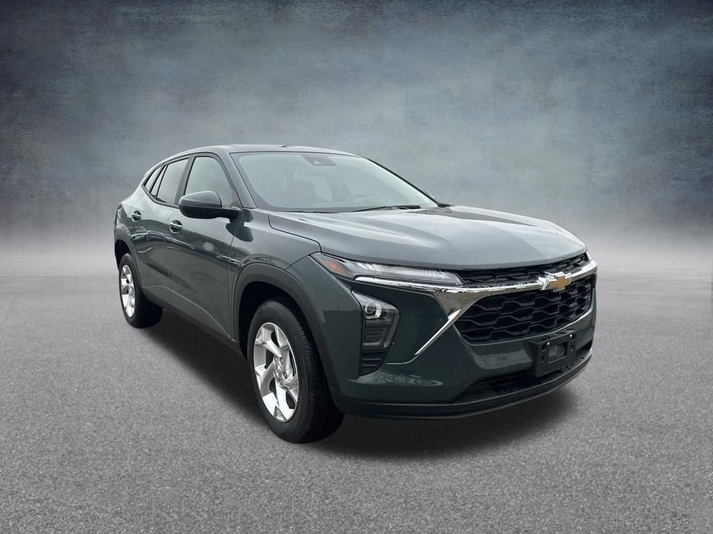 Used 2025 Chevrolet Trax LS w/ LS Convenience Package FWD image 8