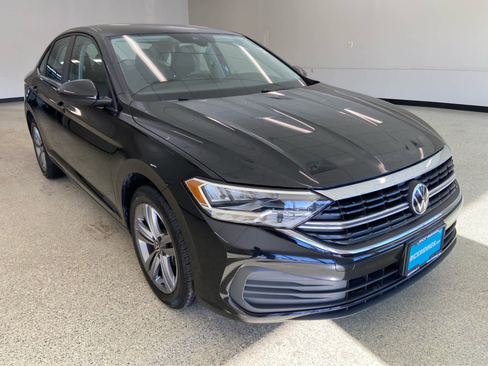 Used 2024 Volkswagen Jetta SE image 4