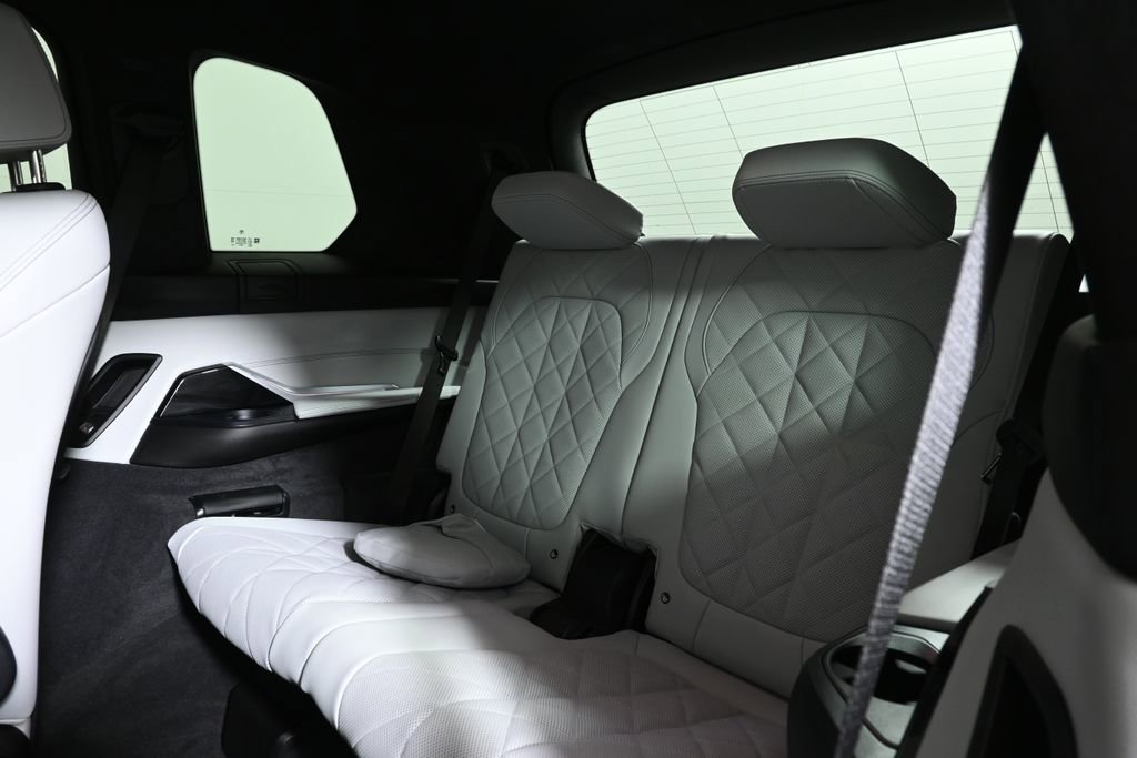 Certified 2026 BMW X7 xDrive40i w/ M Sport Package image 26