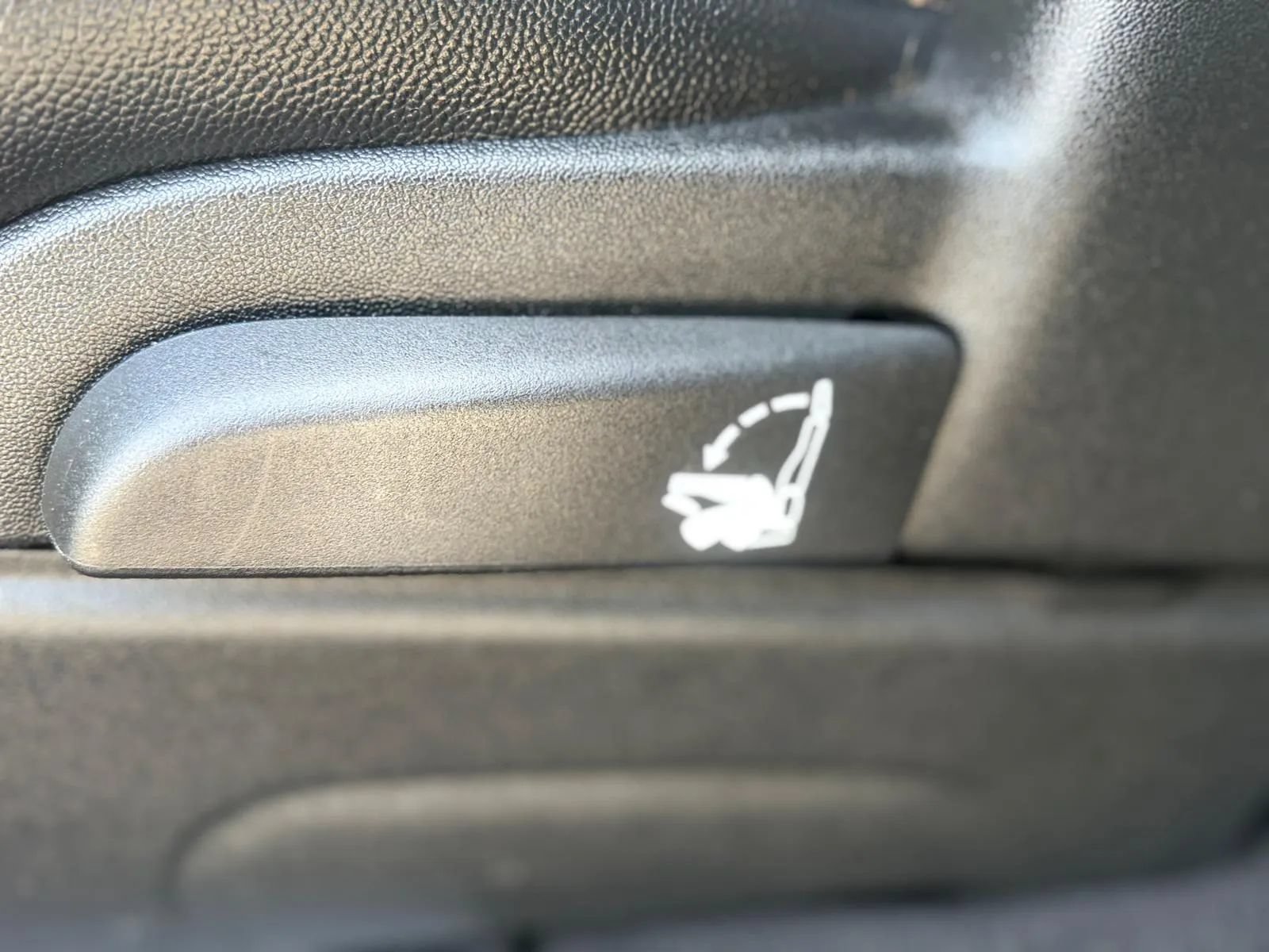 Used 2014 Chrysler Town & Country Touring-L w/ Driver Convenience Group FWD image 21