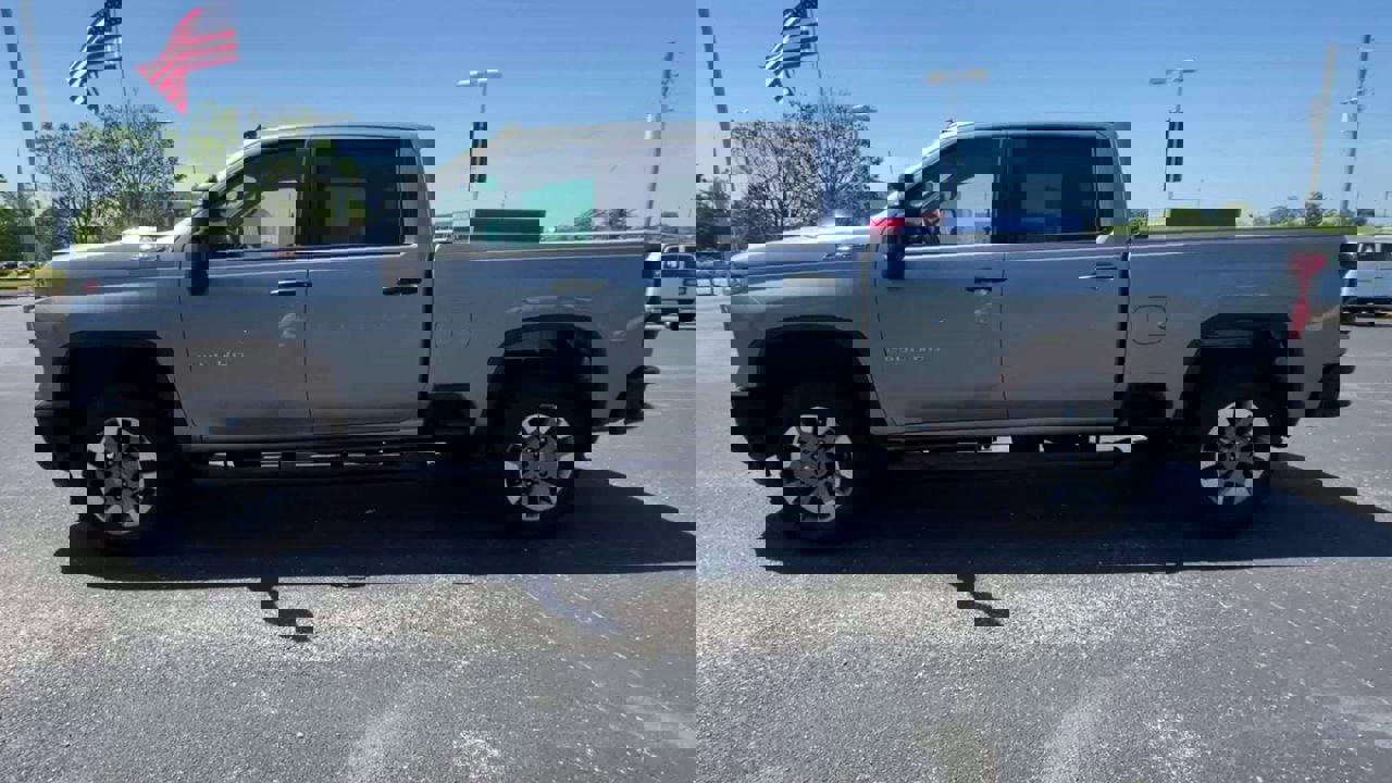 Used 2024 Chevrolet Silverado 2500 Custom w/ Custom Value Package image 5