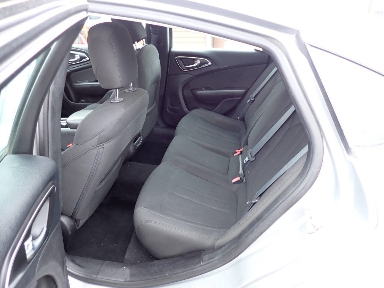 Used 2016 Chrysler 200 Limited image 8