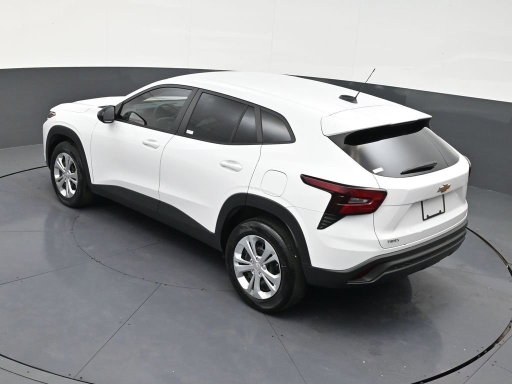 Used 2025 Chevrolet Trax LS FWD image 14