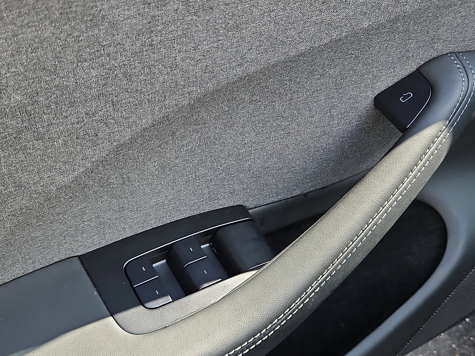 Used 2024 Tesla Model 3 Standard Range image 25