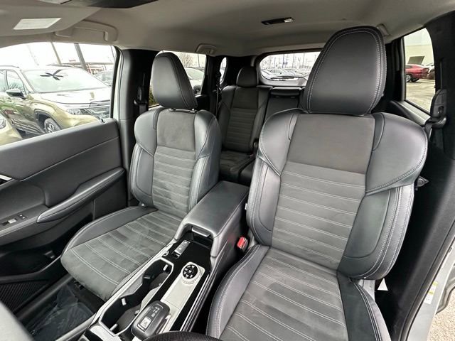 Used 2025 Mitsubishi Outlander SE image 39