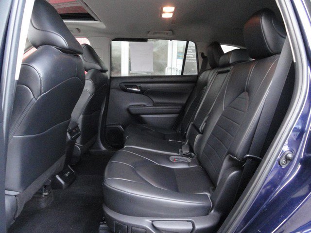 Used 2023 Toyota Highlander XLE image 12