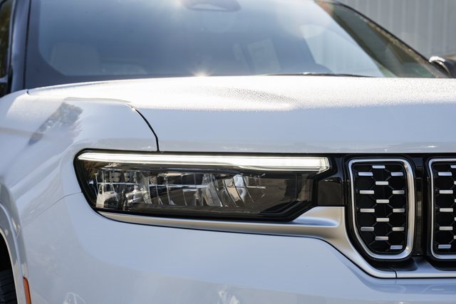 New 2025 Jeep Grand Cherokee Summit image 14