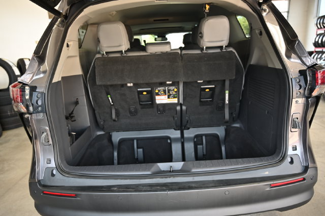 Used 2021 Toyota Sienna XLE w/ XLE Plus Package FWD image 29