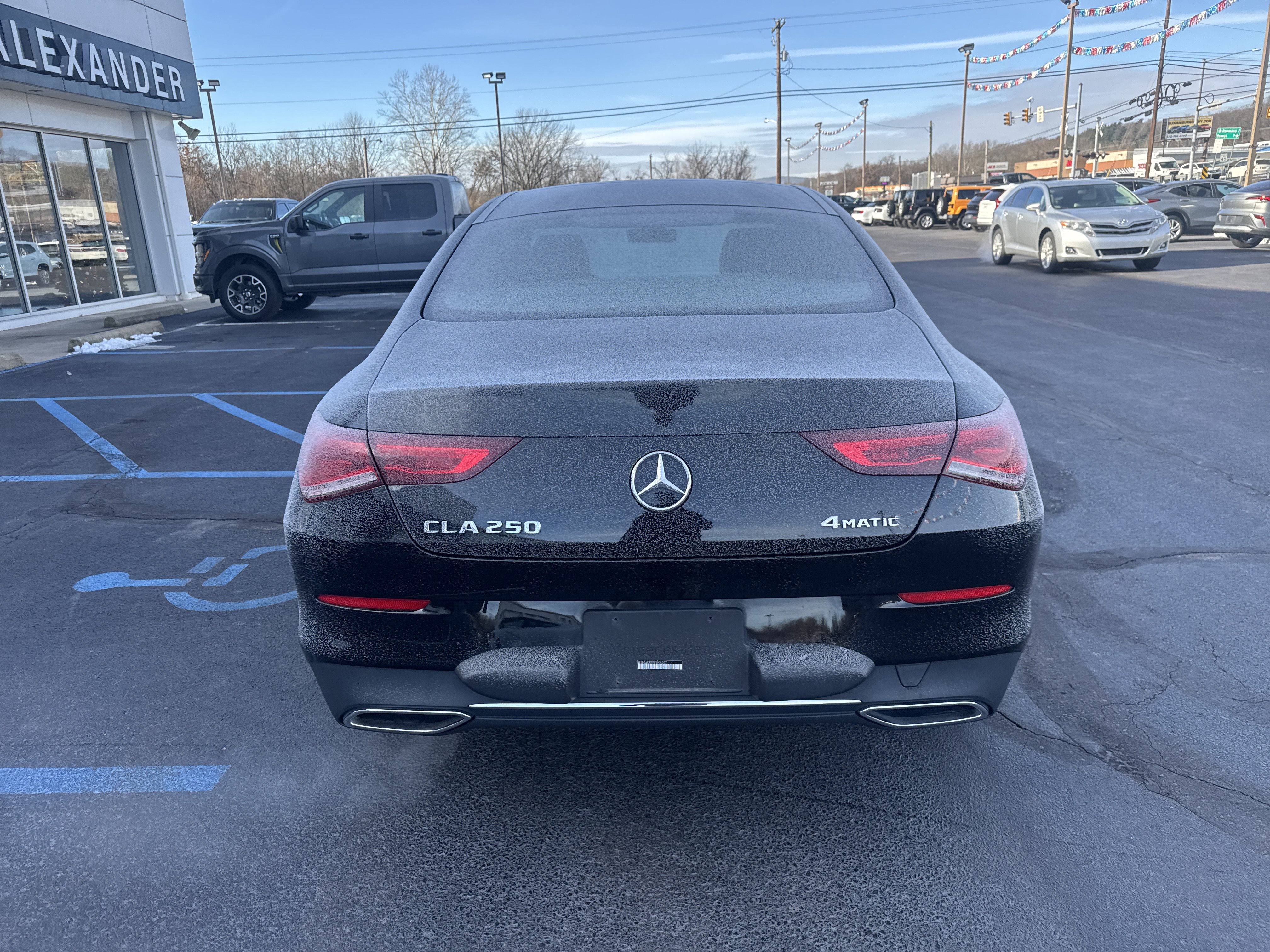 Used 2022 Mercedes-Benz CLA 250 4MATIC image 4