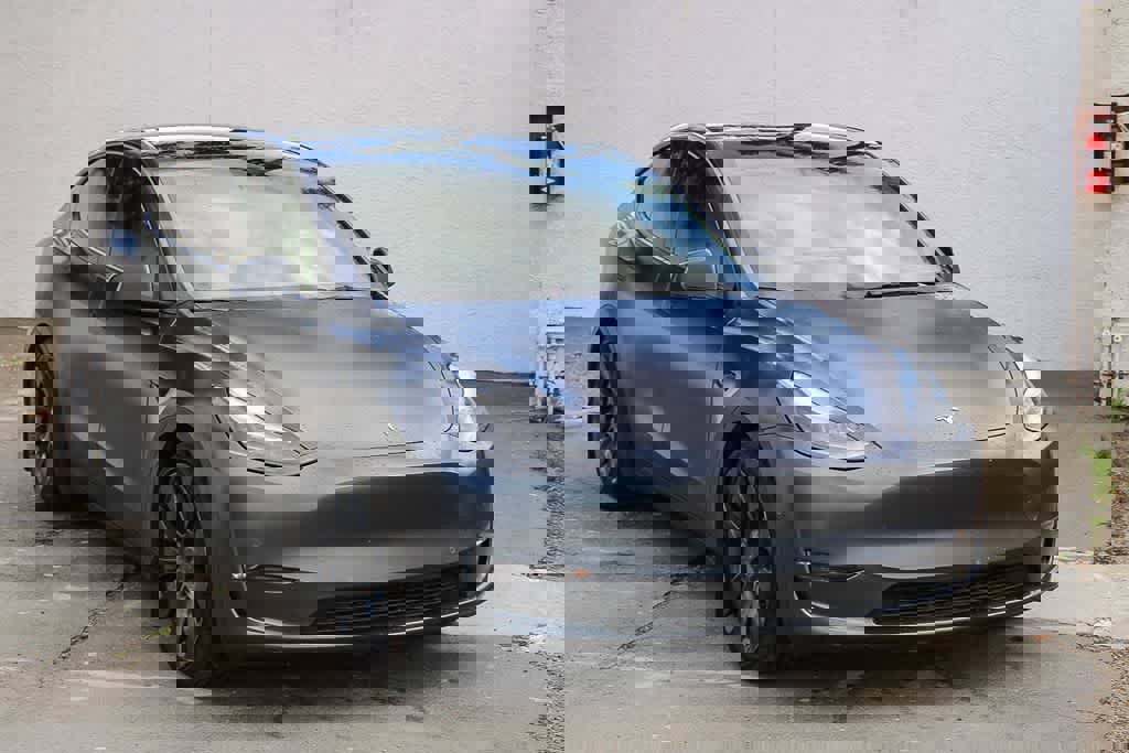 Used 2022 Tesla Model Y Performance image 3