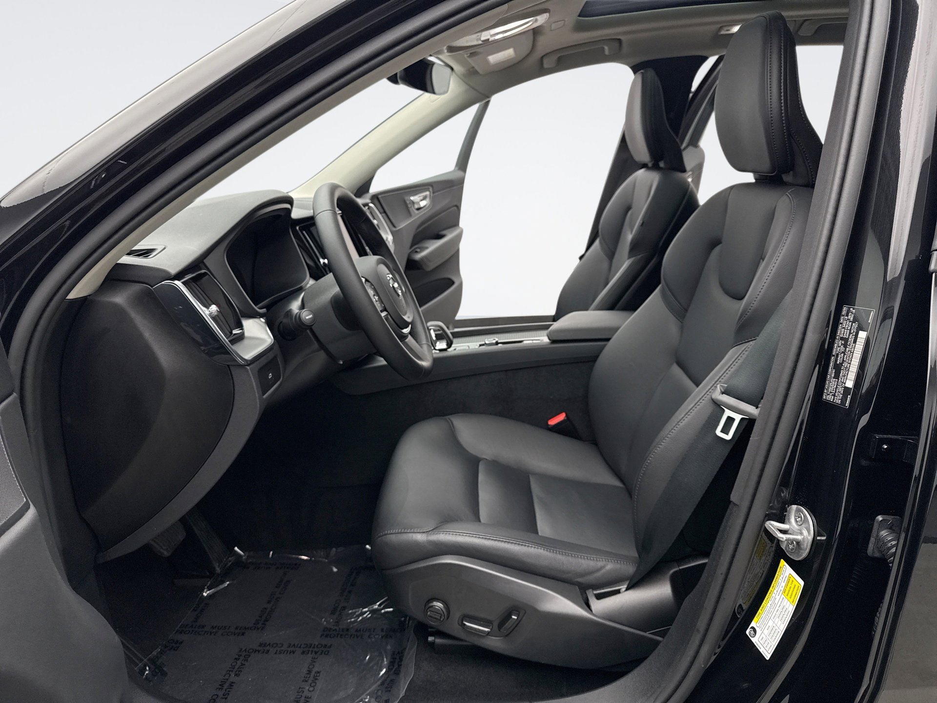 Used 2025 Volvo XC60 B5 Core image 11