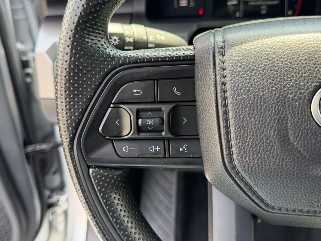 Certified 2025 Toyota Tacoma SR5 AWD/4WD image 24