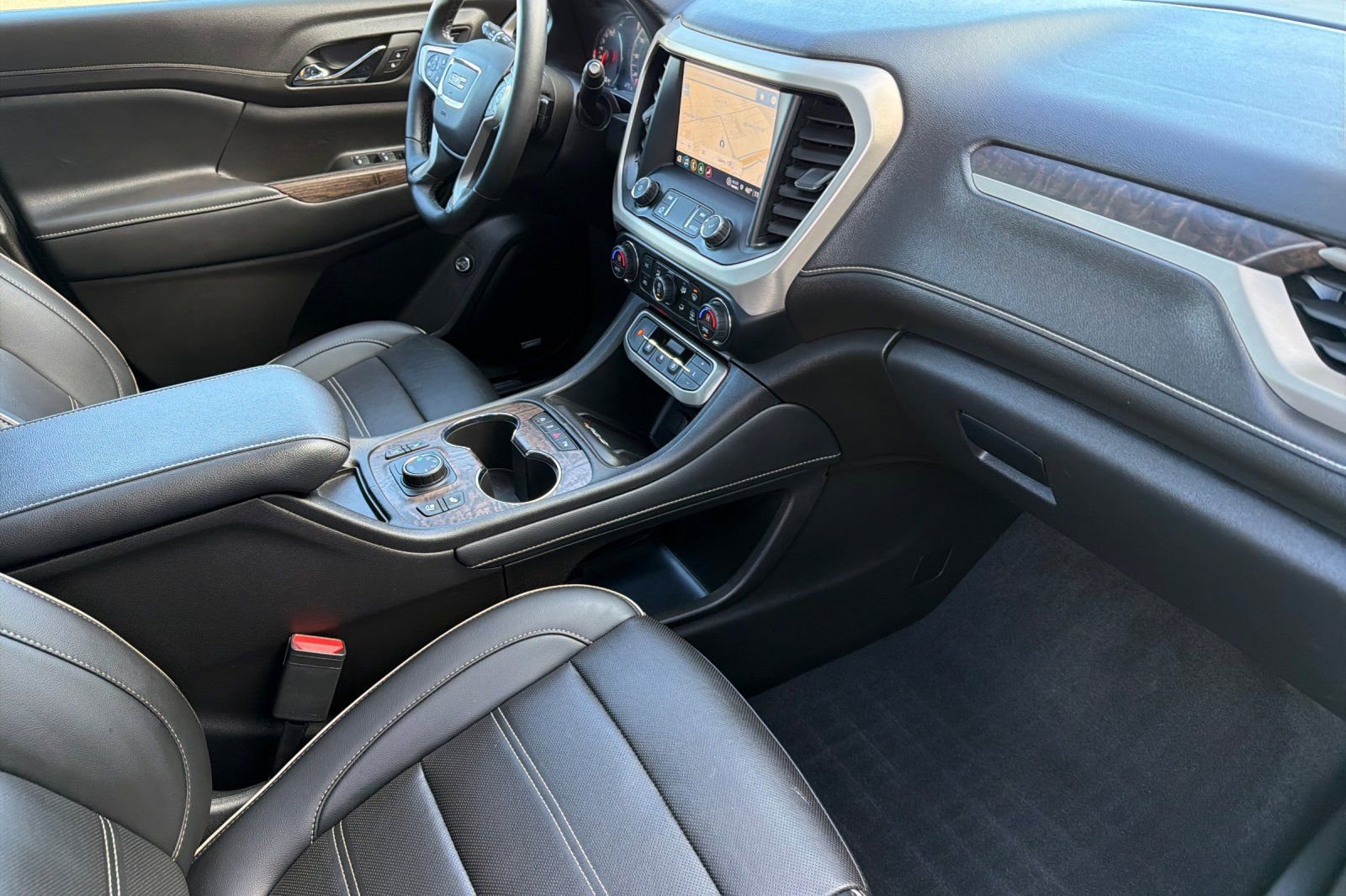 Used 2023 GMC Acadia Denali w/ Black Diamond Edition image 17